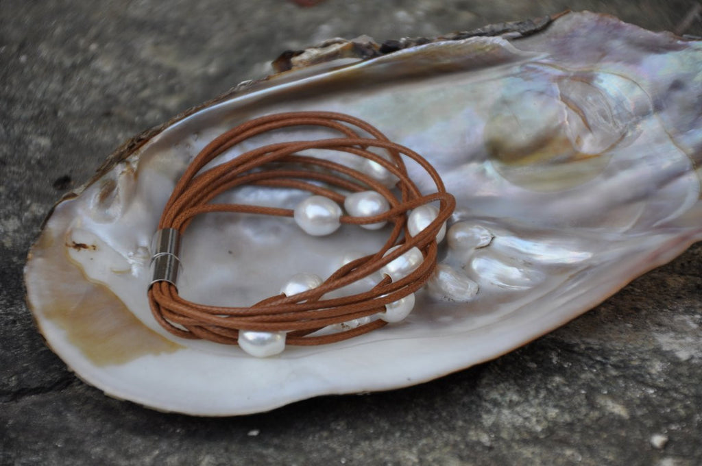 Pearl and Brown Leather Bracelet with Clasp