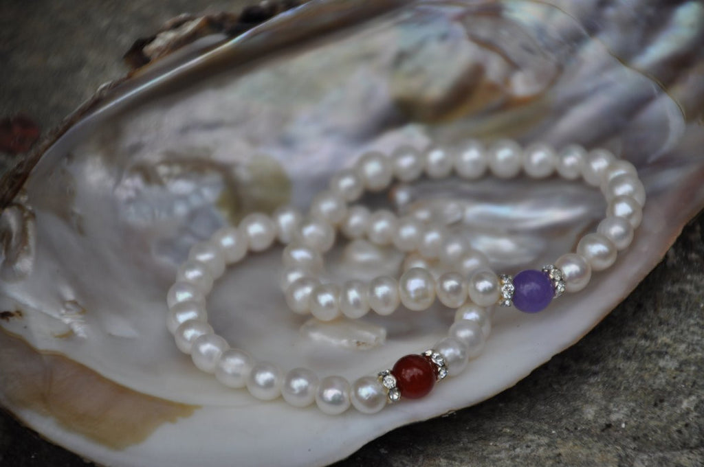 White Pearl Stretch Bracelet with Bead
